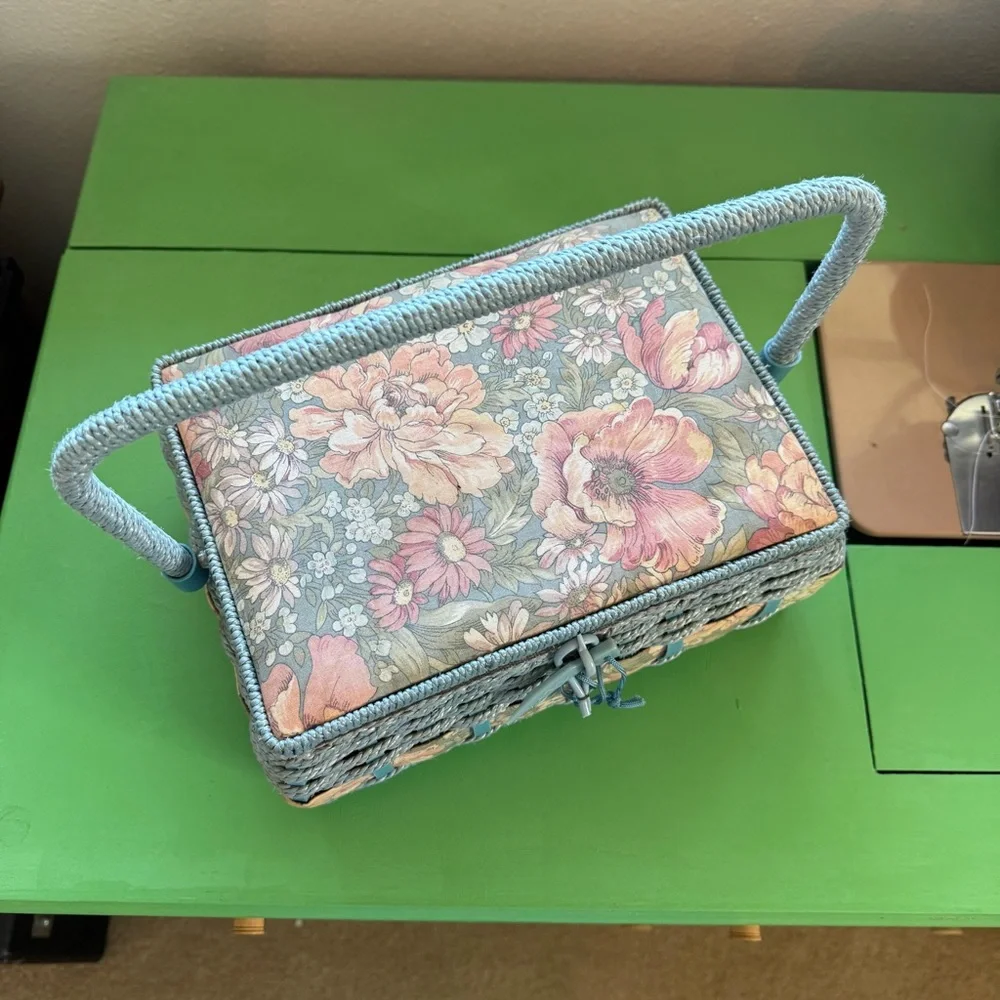 Vintage sewing kit - empty - Picture 2 of 4